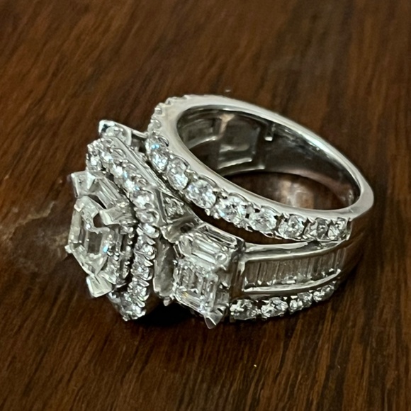 Diamond & White 14K Gold Emerald Halo Cut Ring 3.94 Carats TW - Picture 8 of 9